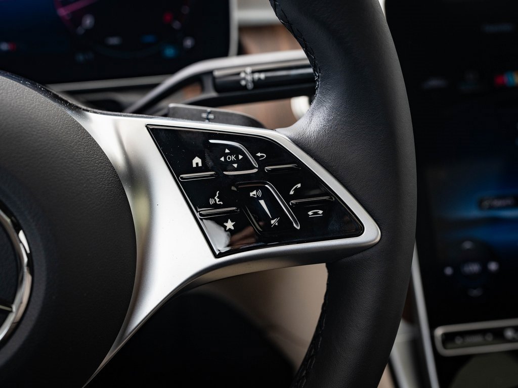 Used 2025 Mercedes-Benz C 300 4MATIC Sedan image 25