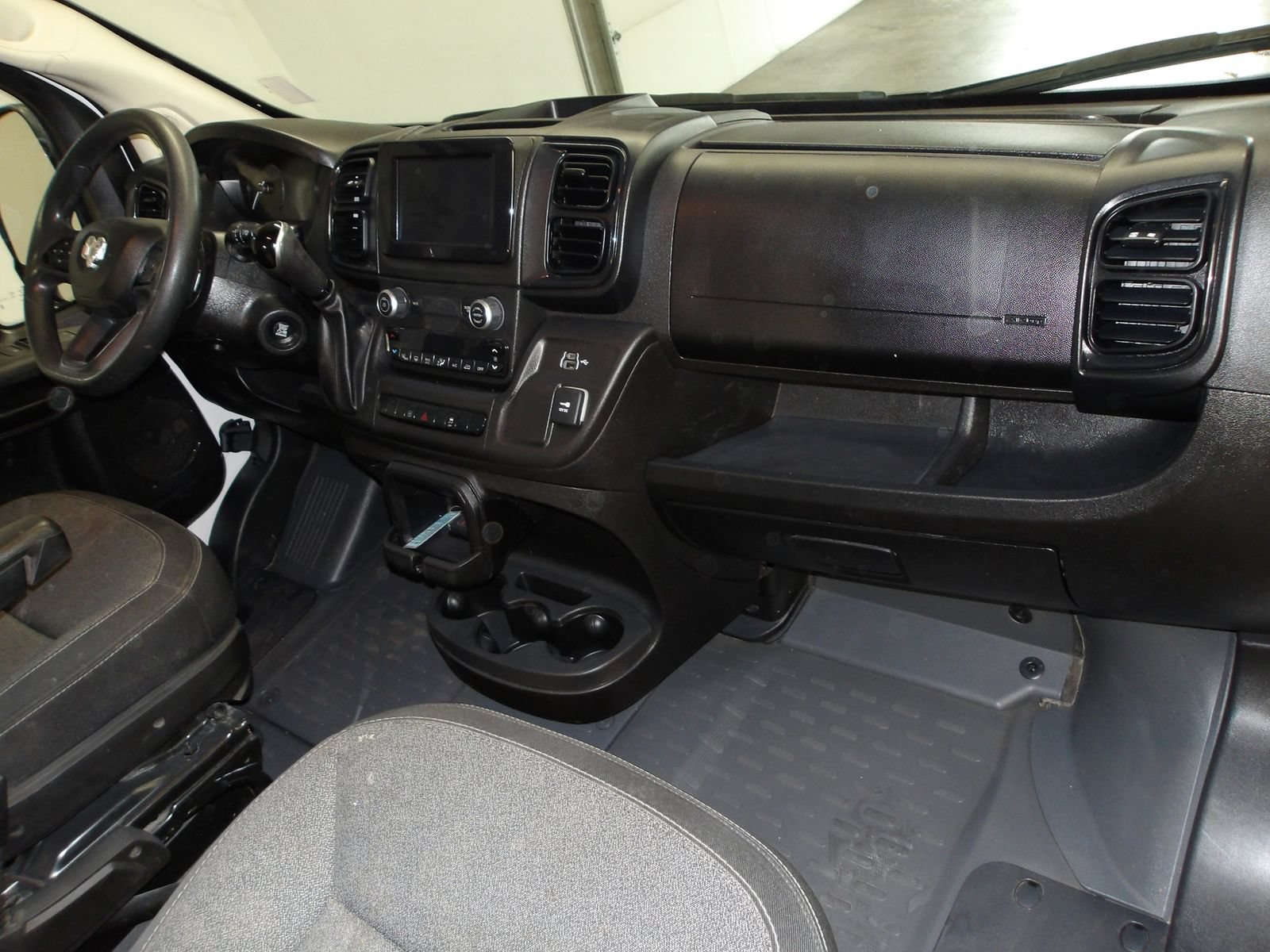 Used 2024 RAM ProMaster 2500 w/ Convenience Group FWD image 17