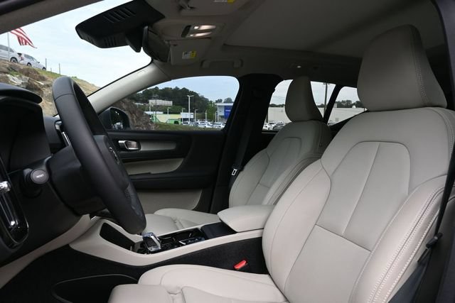 Used 2024 Volvo XC40 B5 Plus w/ Protection Package Premier AWD/4WD image 17