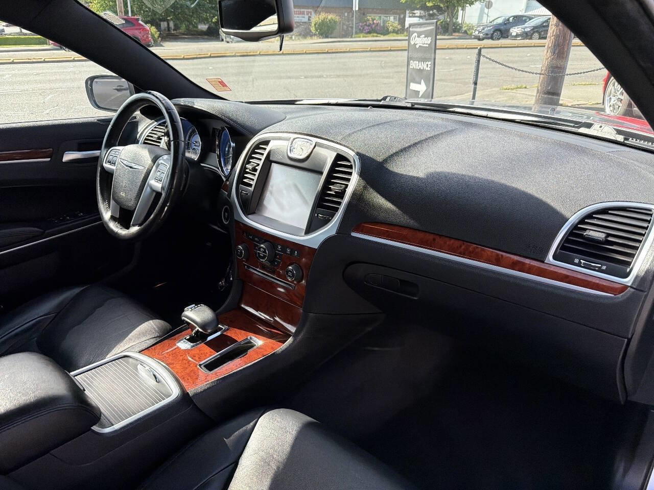 Used 2013 Chrysler 300 w/ Driver Convenience Group RWD image 18