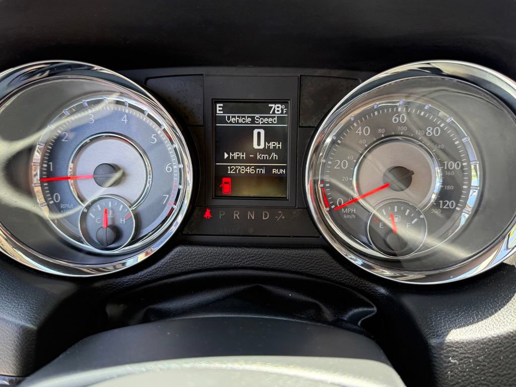 Used 2014 Chrysler Town & Country Touring FWD image 18