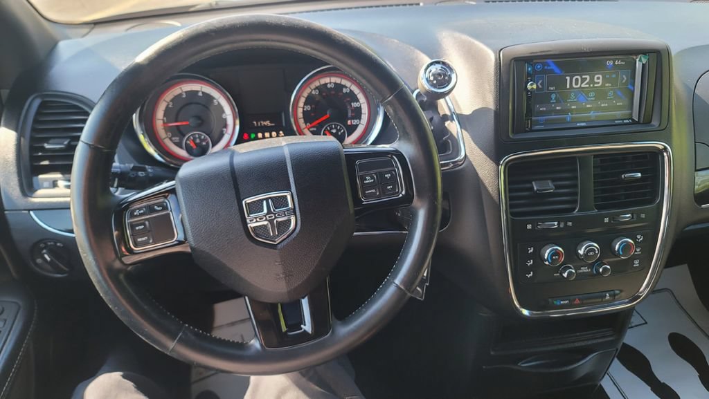 Used 2016 Dodge Grand Caravan SE FWD image 20
