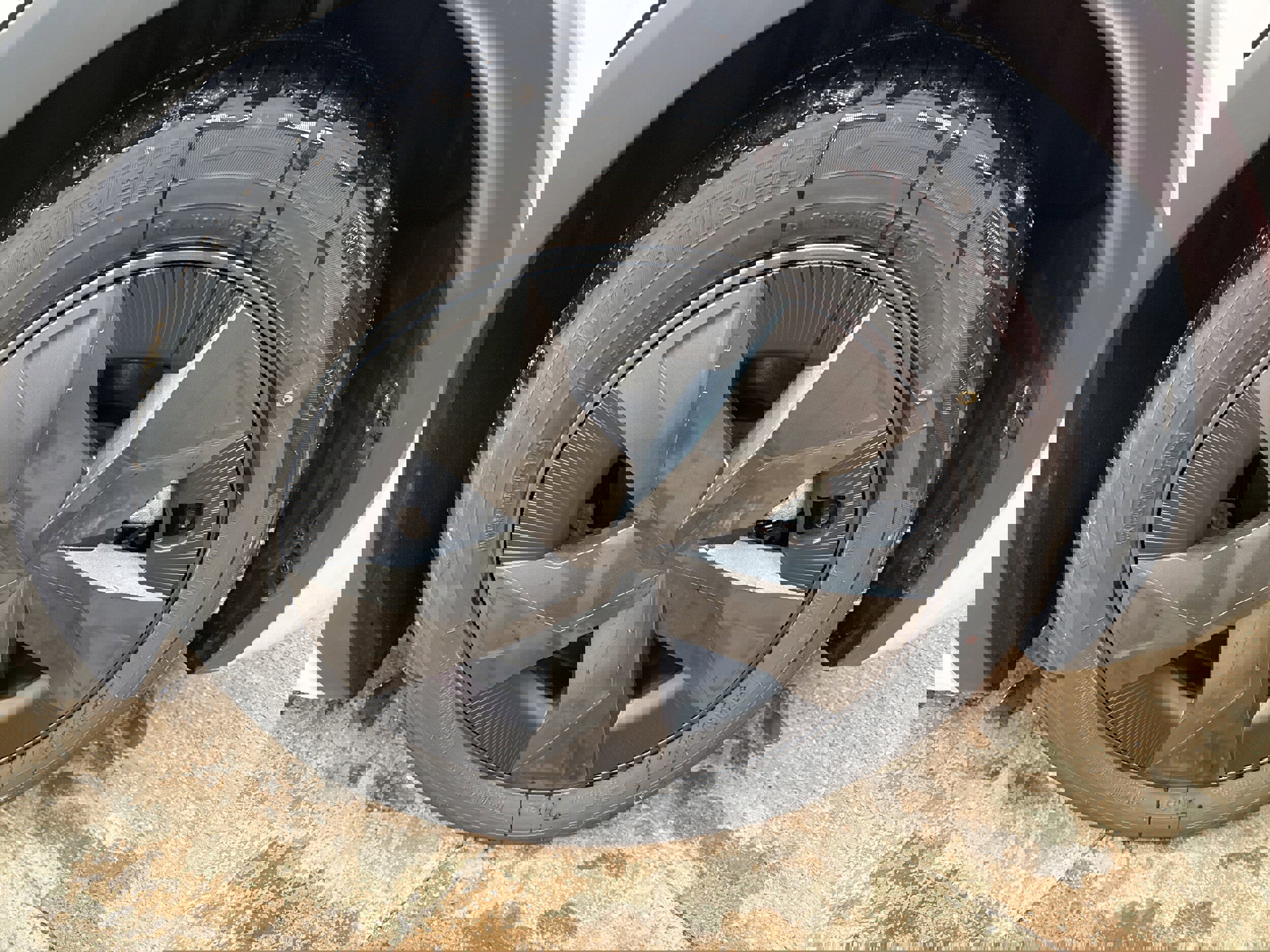 Used 2025 Toyota Prius Plug-In Hybrid image 9