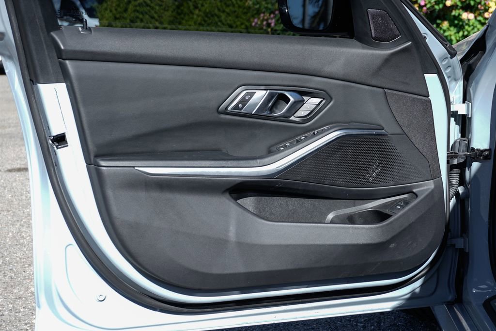 Used 2023 BMW M340i w/ Shadowloine Package image 16