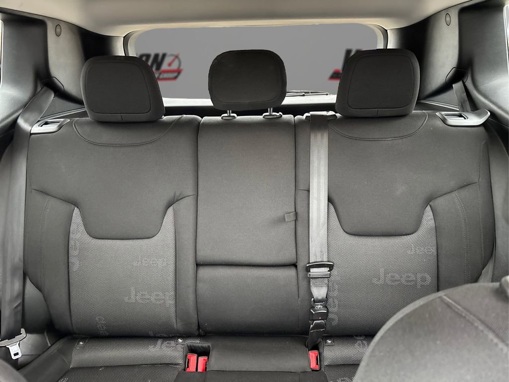 Used 2015 Jeep Renegade Latitude w/ Popular Equipment Group AWD/4WD image 18