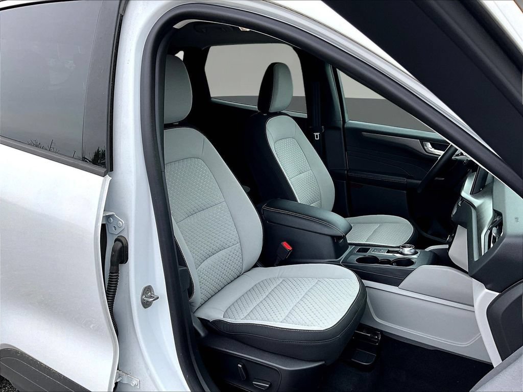 Used 2023 Ford Escape Active w/ Tech Pack #2 AWD/4WD image 32