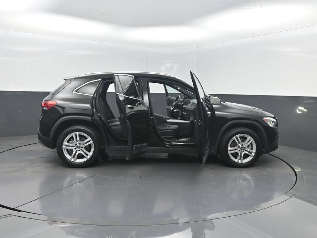 Used 2021 Mercedes-Benz GLA 250 4MATIC w/ Premium Package image 39