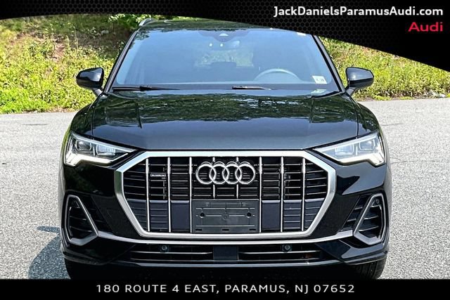 Used 2023 Audi Q3 2.0T Premium w/ Convenience Package AWD/4WD image 3