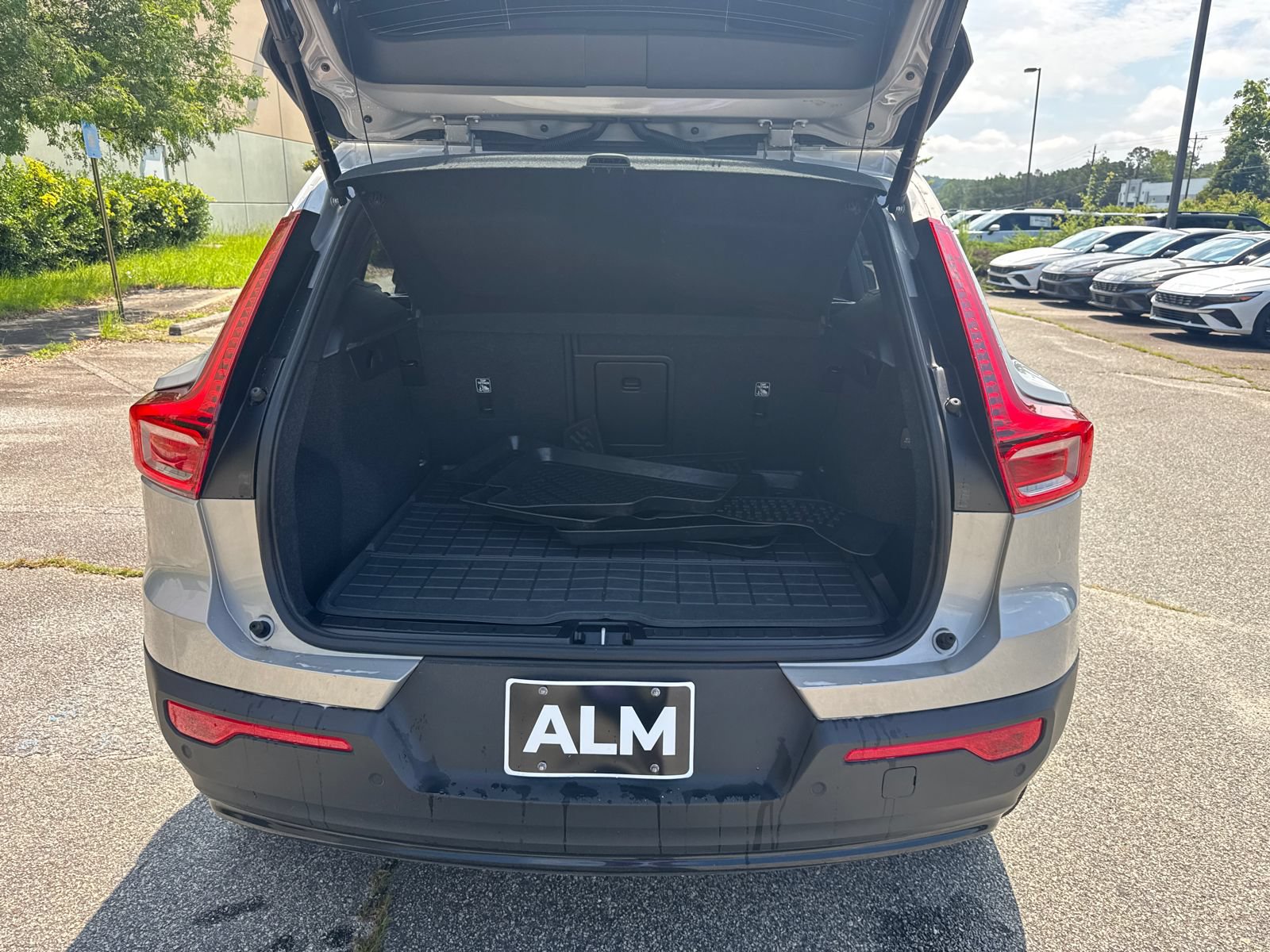 Used 2024 Volvo XC40 B5 Ultimate w/ Protection Package Premier AWD/4WD image 18