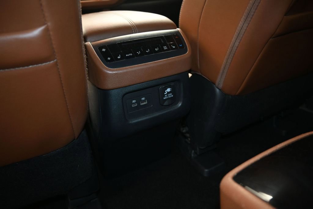 Used 2023 Nissan Pathfinder Platinum AWD/4WD image 13