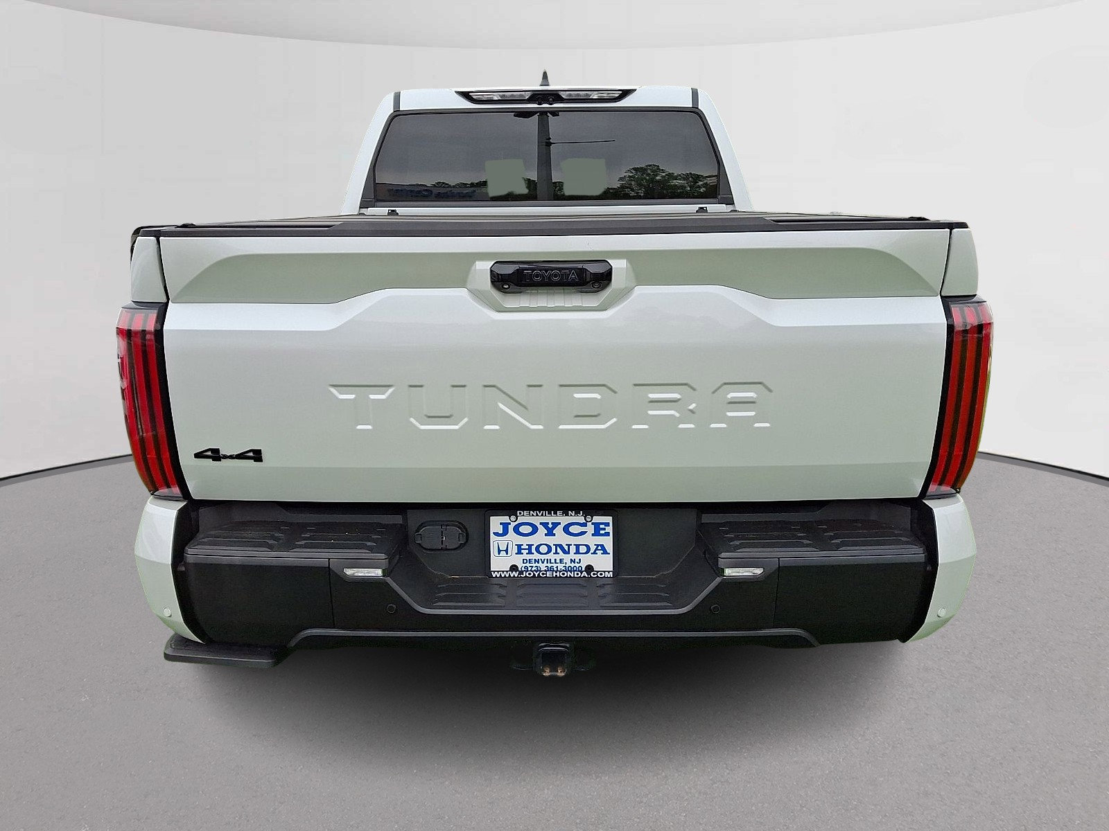 Used 2024 Toyota Tundra Limited AWD/4WD image 8