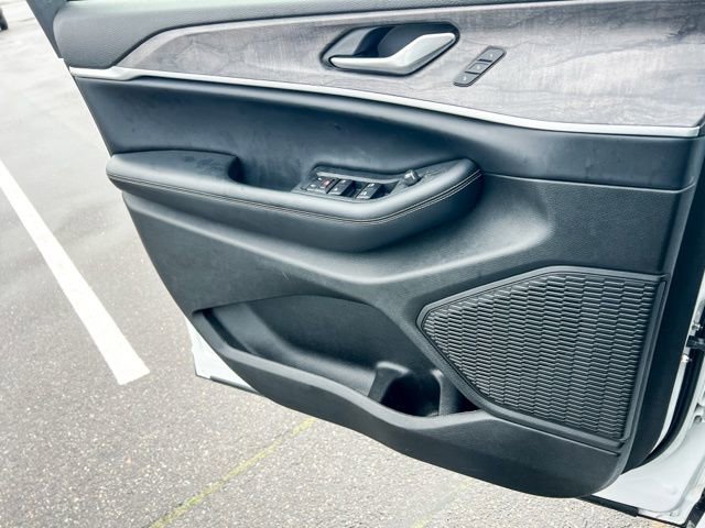 Used 2023 Jeep Grand Cherokee Limited w/ Luxury Tech Group II image 14