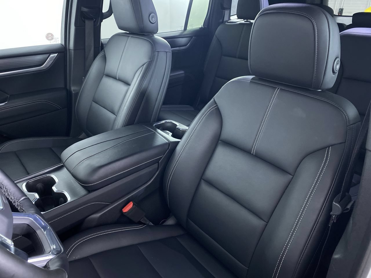 Certified 2026 GMC Acadia Elevation w/ Elevation Premium Package FWD image 11