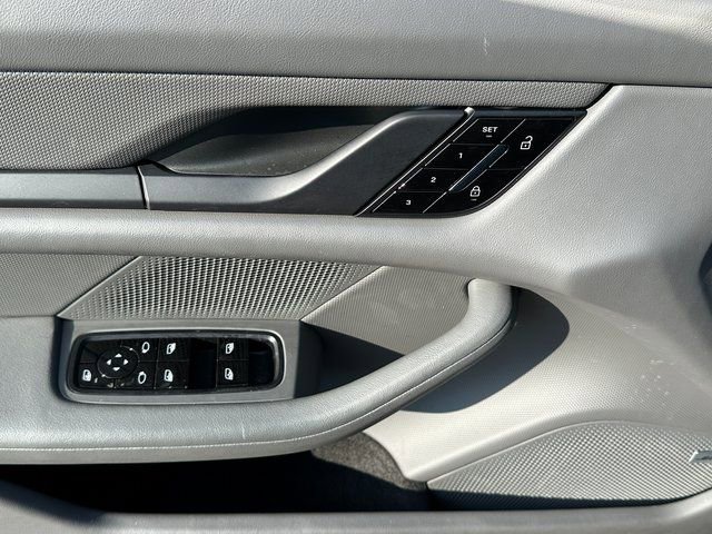 Used 2020 Porsche Taycan 4S image 23