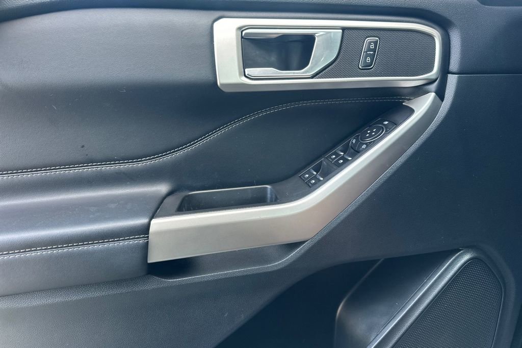 Used 2023 Ford Explorer XLT w/ Equipment Group 202A image 11