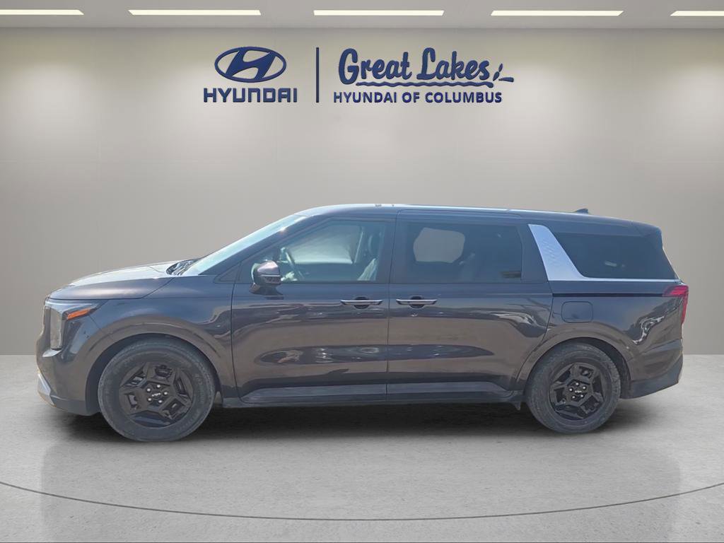 Used 2025 Kia Carnival FWD image 2