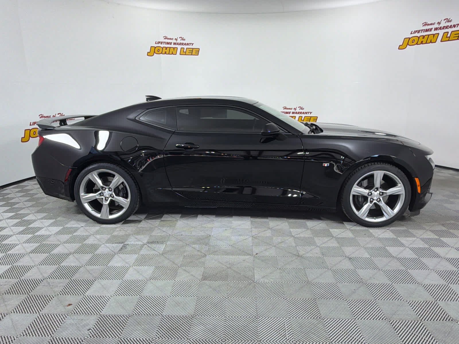 Used 2018 Chevrolet Camaro SS RWD image 7