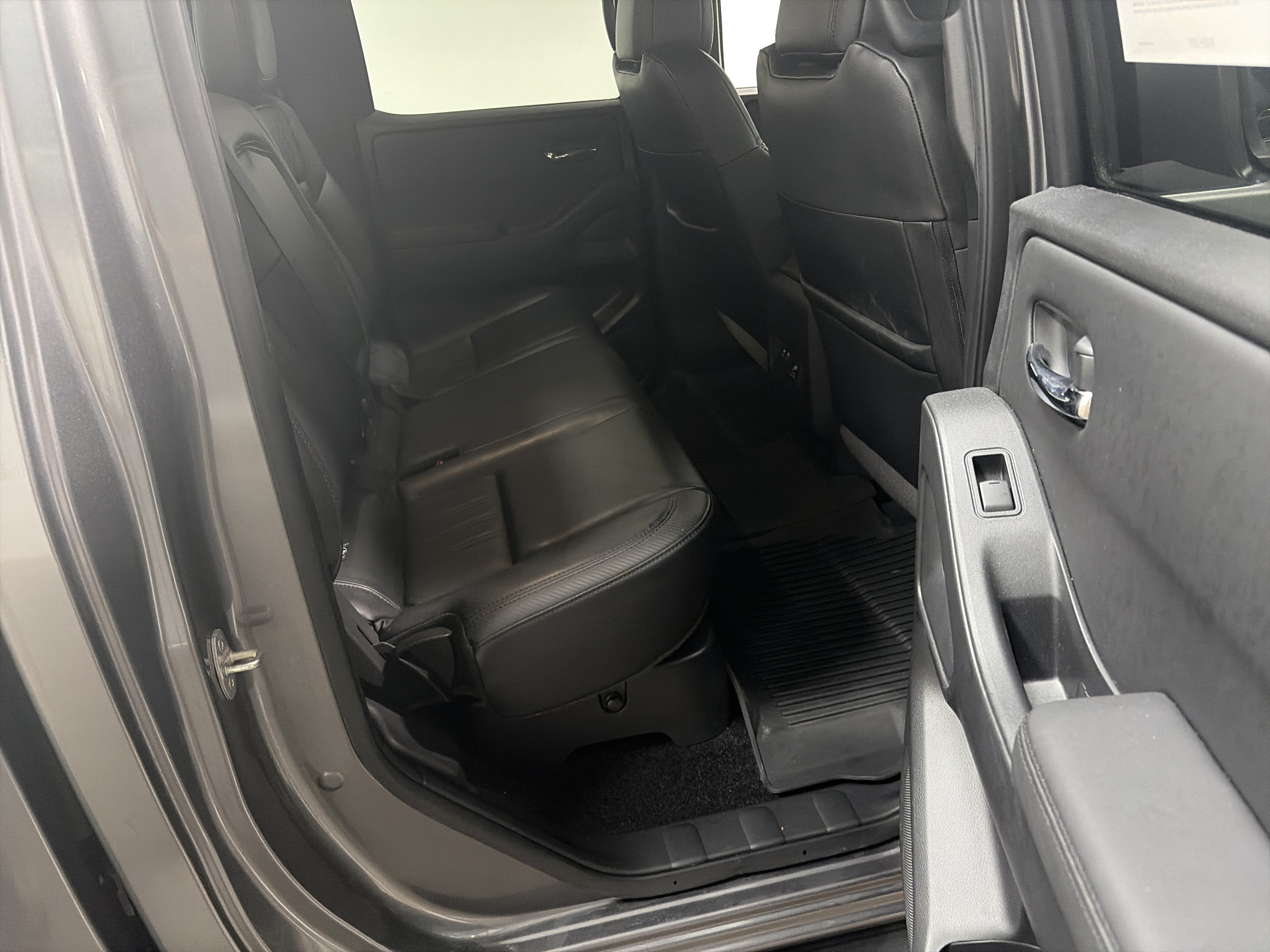 Used 2022 Nissan Frontier PRO-4X w/ Pro-4X Premium Package AWD/4WD image 33
