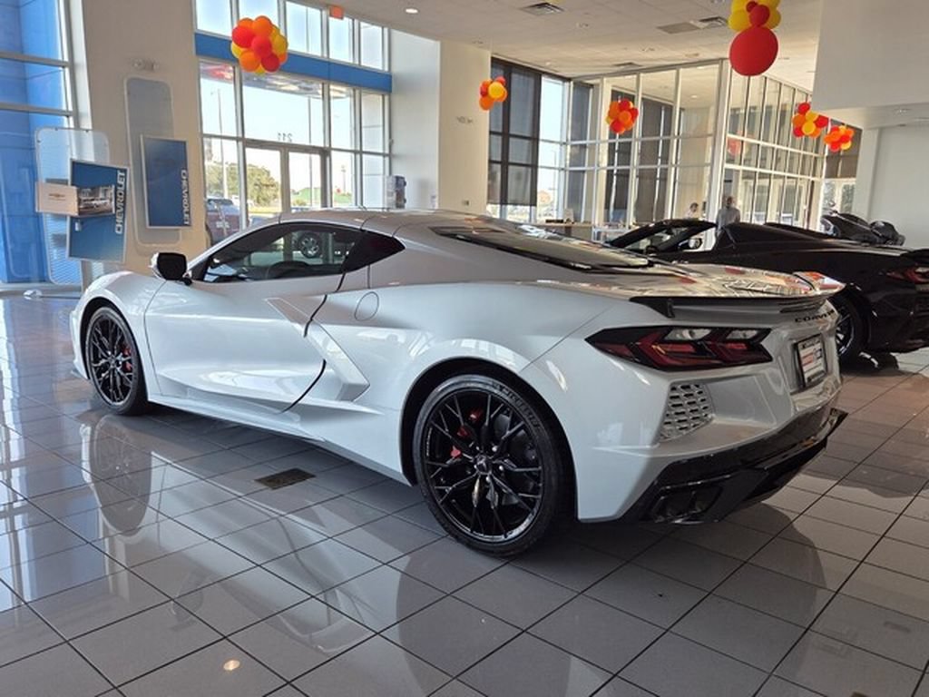 Used 2026 Chevrolet Corvette Stingray Preferred Cpe w/ 2LT RWD image 3