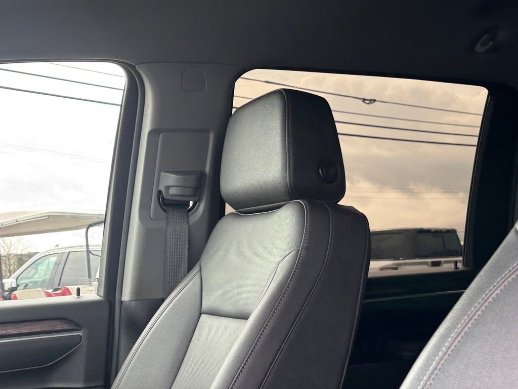 Used 2025 Chevrolet Silverado 2500 LTZ w/ LTZ Convenience Package image 12