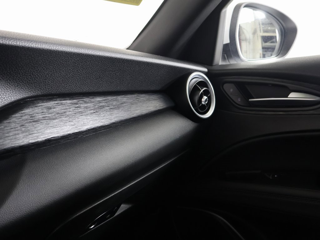 Used 2022 Alfa Romeo Stelvio Sprint image 7