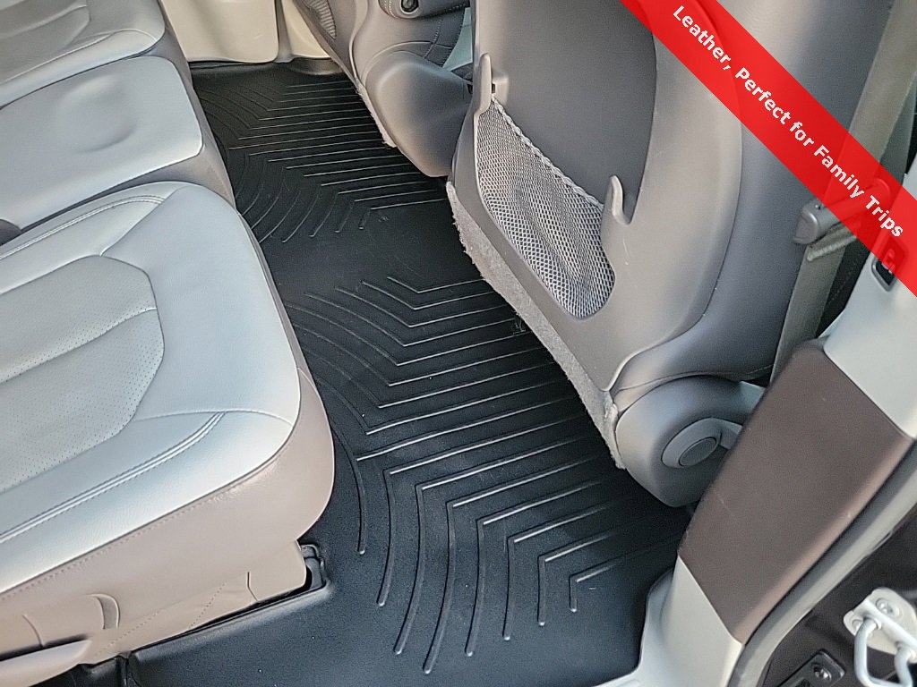 Used 2019 Chrysler Pacifica Touring-L image 44