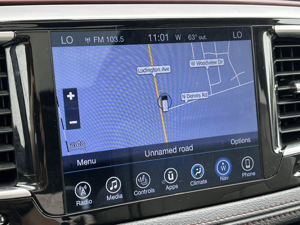 Used 2017 Chrysler Pacifica Limited w/ UConnect Theater Package FWD image 27