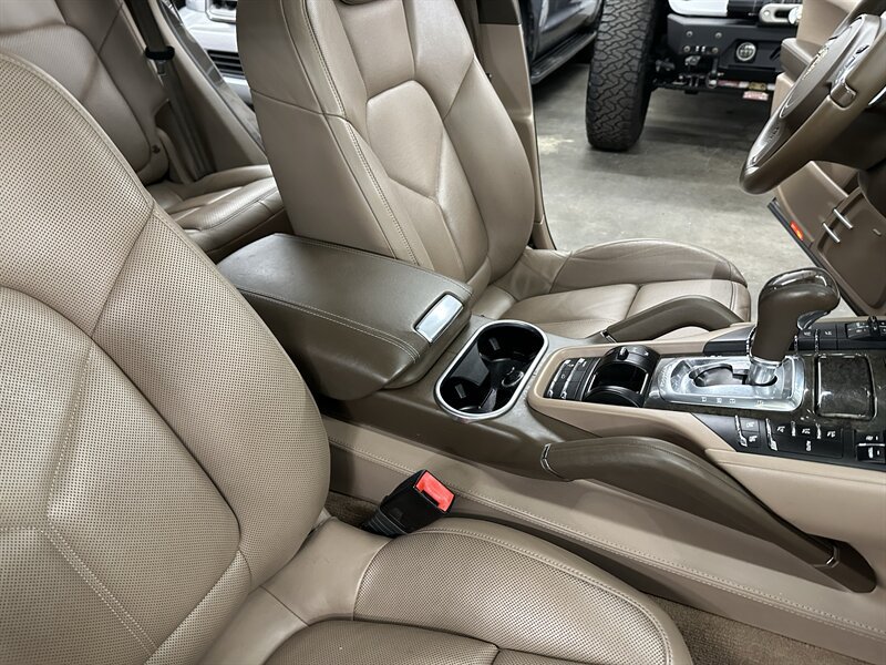 Used 2013 Porsche Cayenne Diesel AWD/4WD image 28