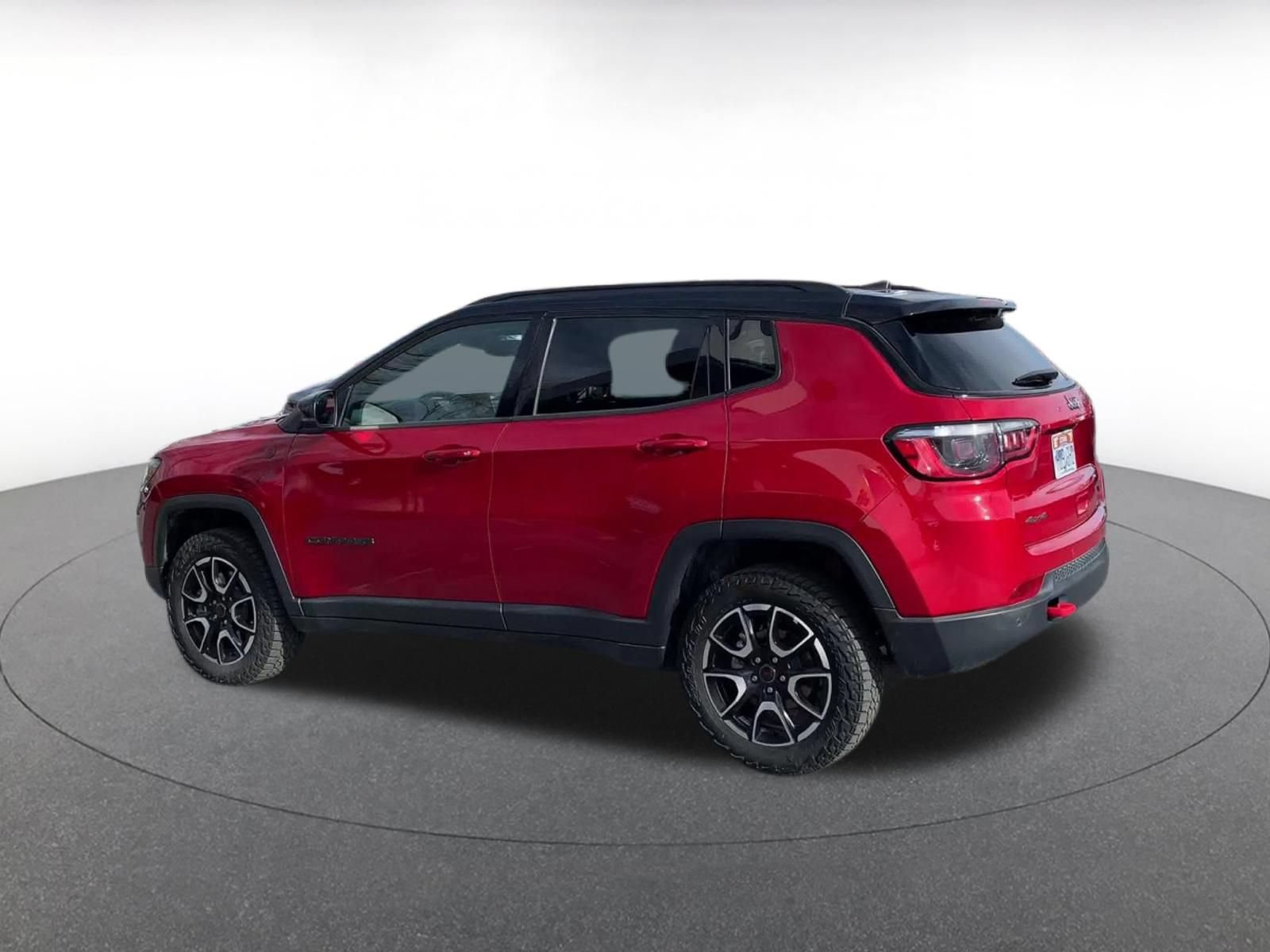 Used 2025 Jeep Compass Trailhawk AWD/4WD image 10