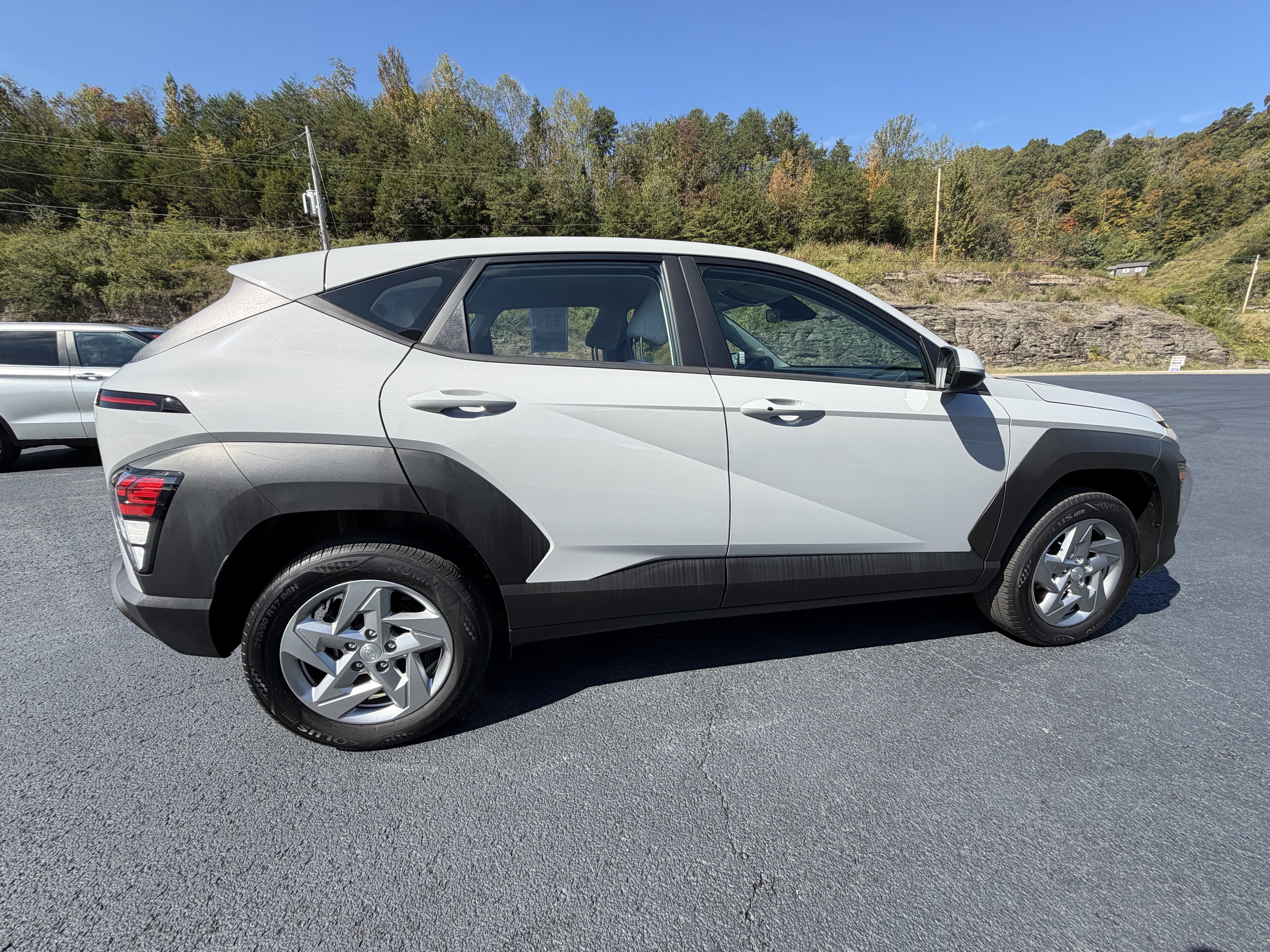 Used 2024 Hyundai Kona SE AWD/4WD image 8