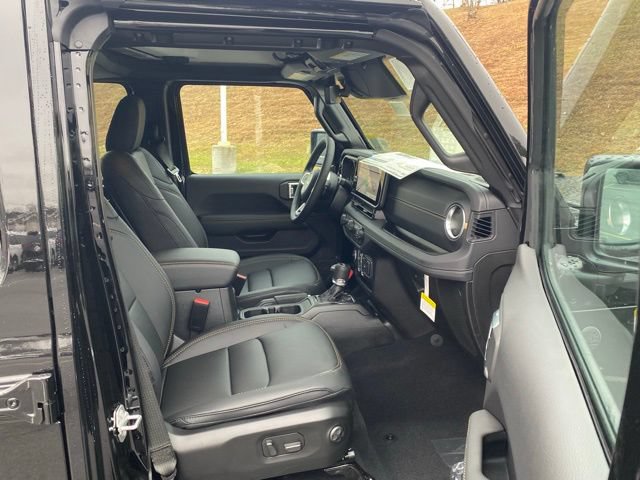 New 2026 Jeep Wrangler Unlimited Sahara AWD/4WD image 30