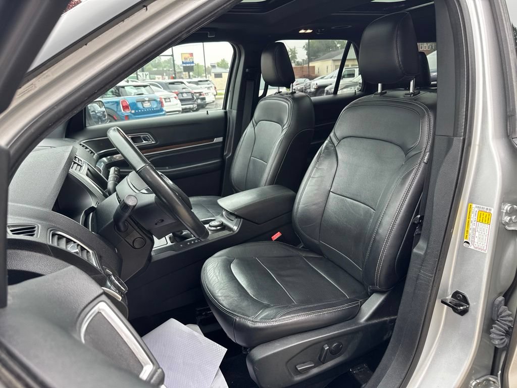 Used 2019 Ford Explorer Limited w/ Class III Trailer Tow Package AWD/4WD image 2
