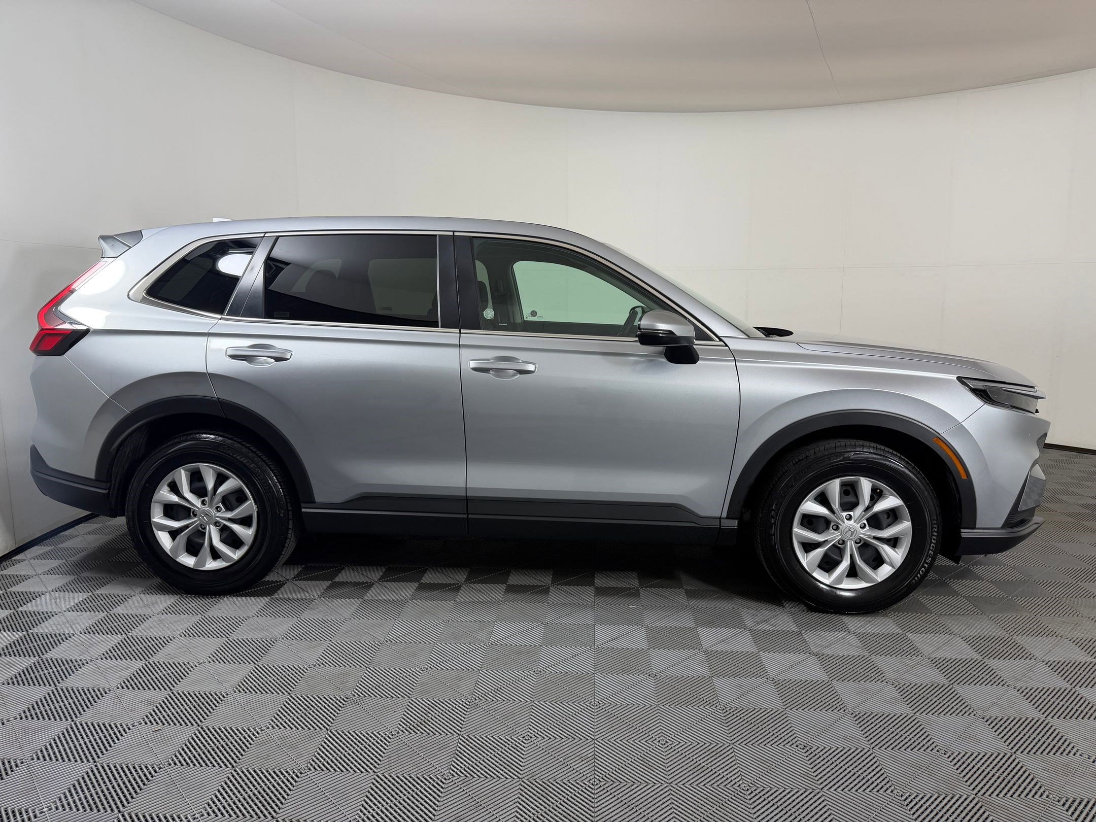 Used 2025 Honda CR-V LX image 8