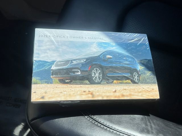 Used 2023 Chrysler Pacifica Touring-L image 34