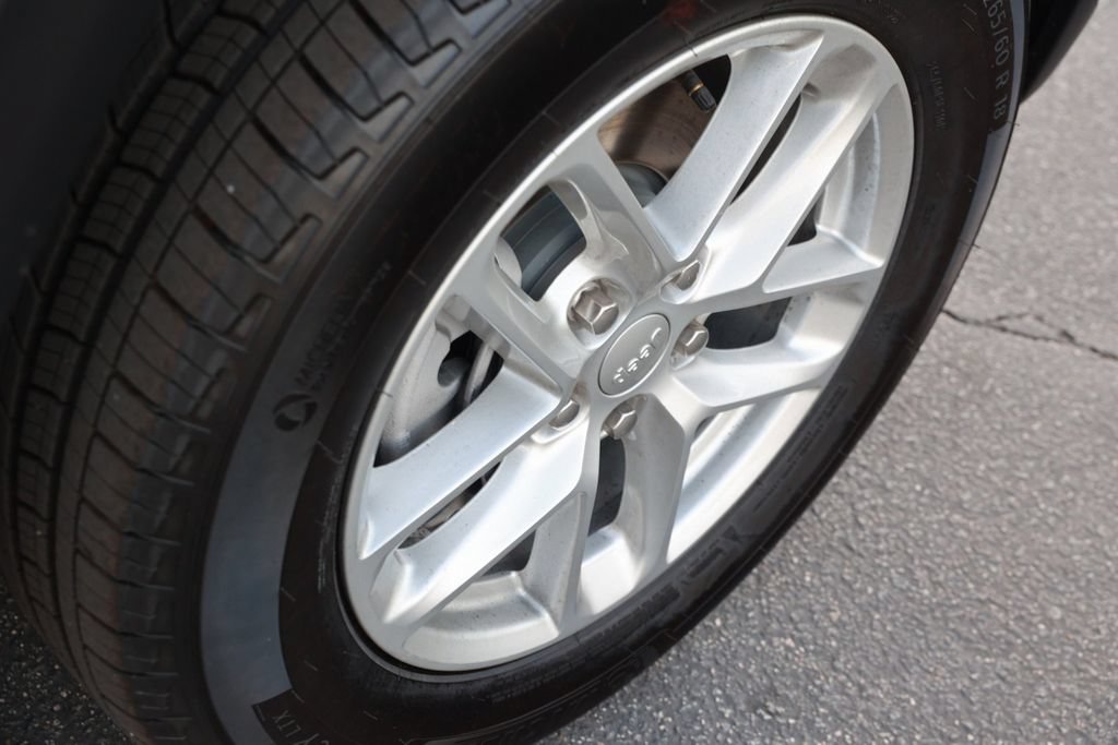 New 2026 Jeep Grand Cherokee Laredo RWD image 9