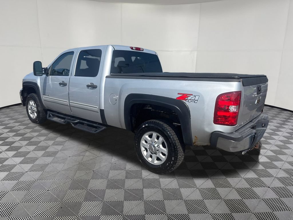 Used 2011 Chevrolet Silverado 2500 LT w/ Interior Plus Package AWD/4WD image 3