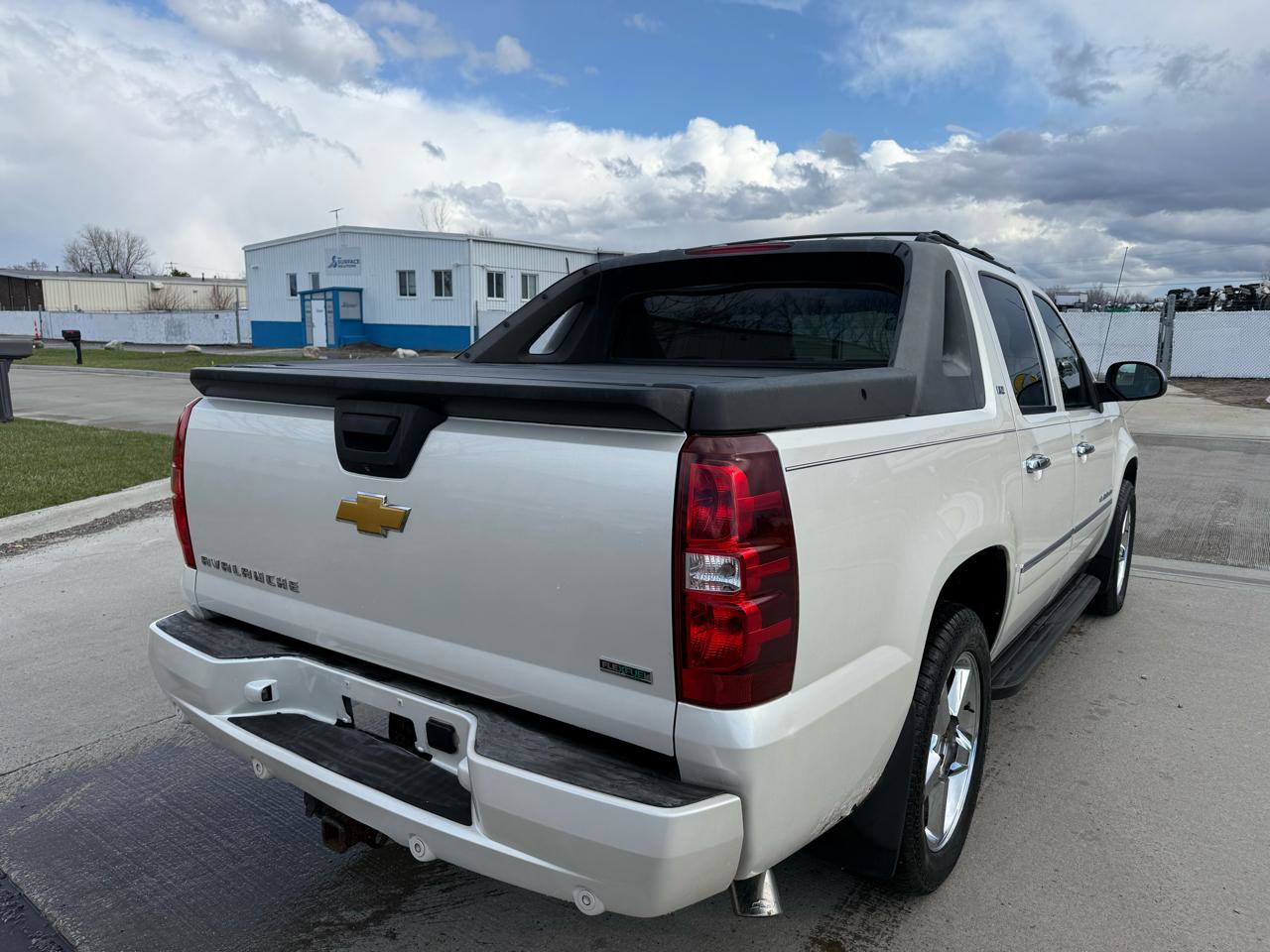 Used 2011 Chevrolet Avalanche LTZ image 5