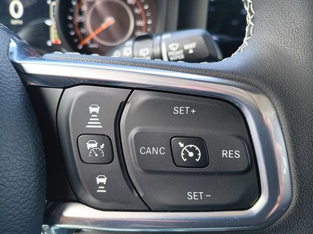 Used 2025 Jeep Wrangler Unlimited Sahara AWD/4WD image 6