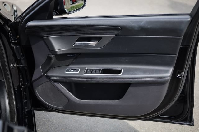 Used 2018 Jaguar XF S AWD/4WD image 75