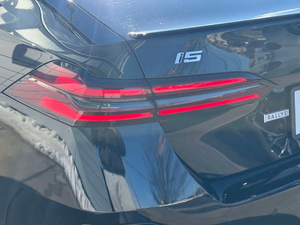 Certified 2025 BMW i5 xDrive40 w/ M Sport Package image 10