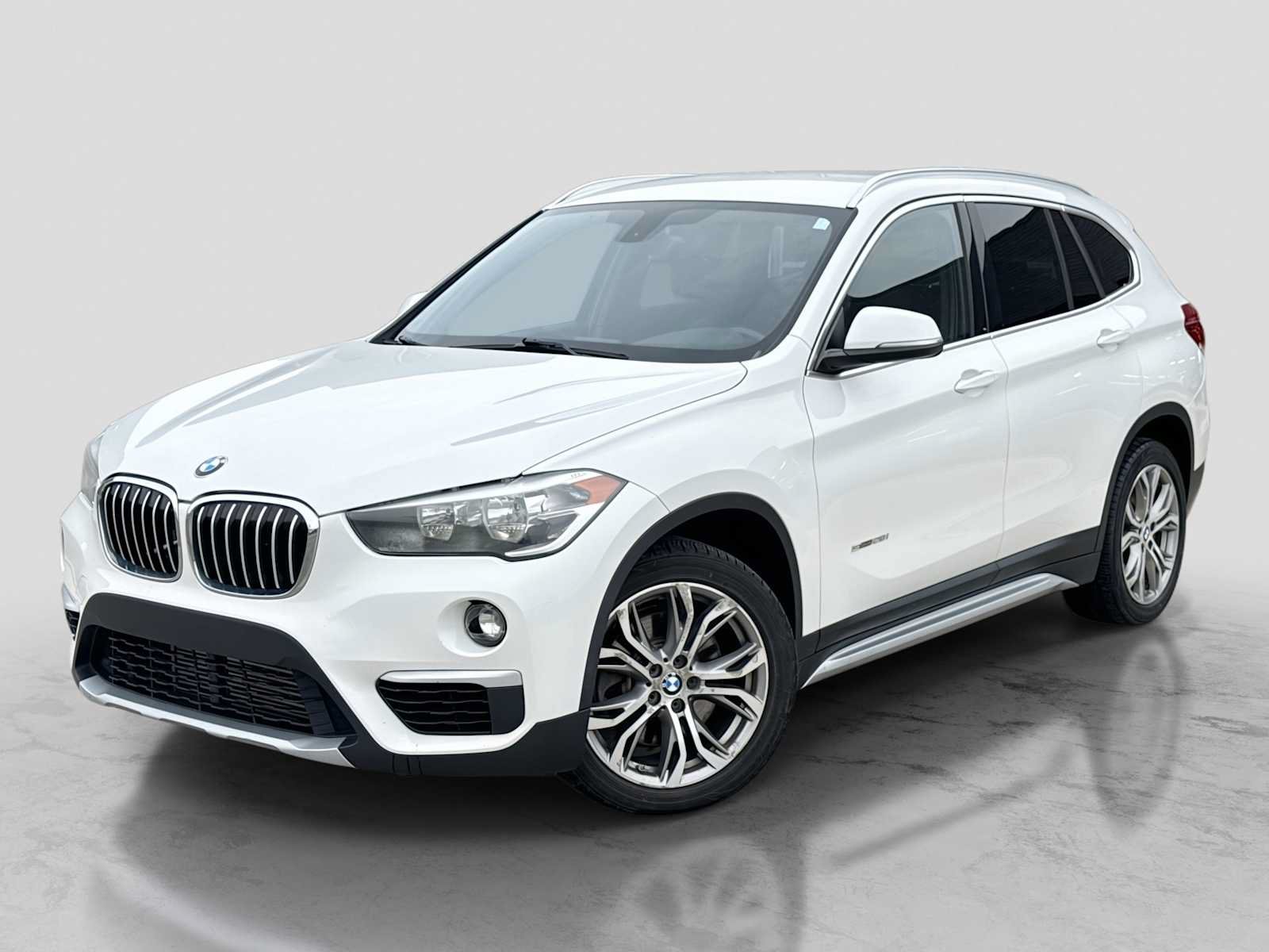 Used 2017 BMW X1 sDrive28i FWD image 1