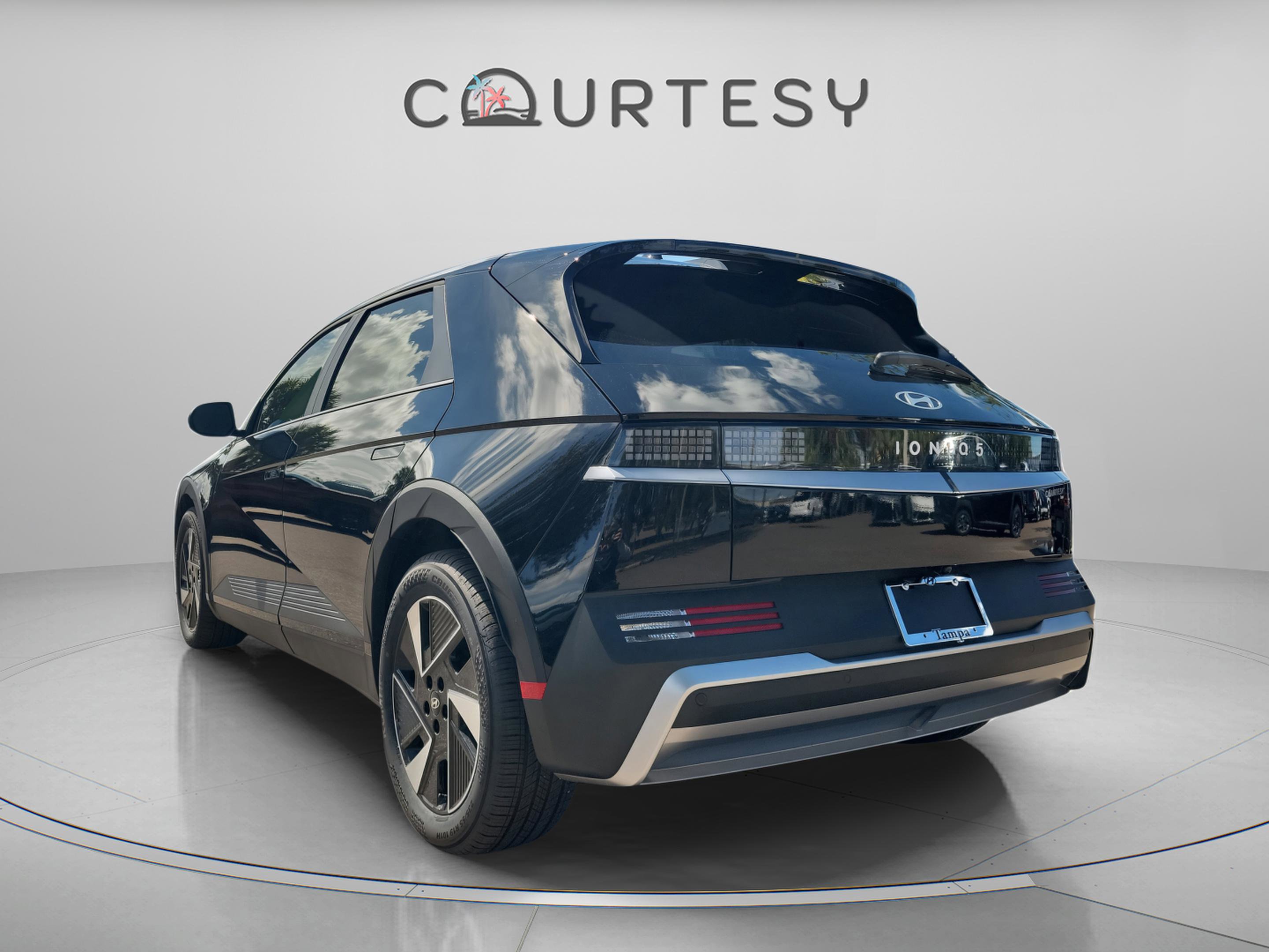 New 2025 Hyundai Ioniq 5 SE image 2