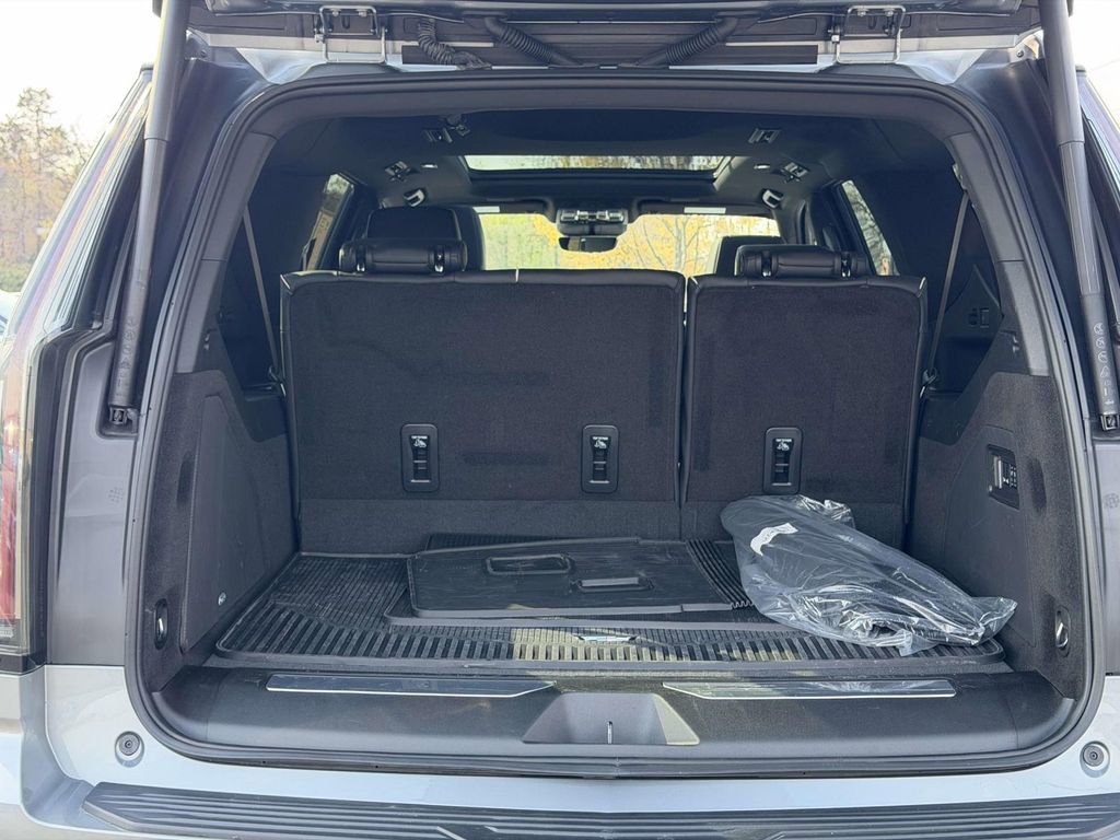 Certified 2025 Cadillac Escalade ESV Premium Luxury image 14
