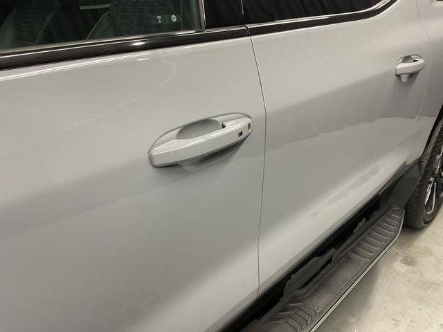 Used 2024 GMC Sierra EV Denali AWD/4WD image 3