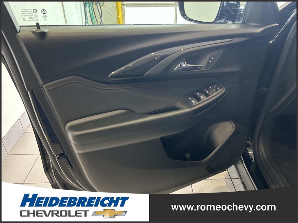 Certified 2023 Chevrolet TrailBlazer RS w/ Convenience Package image 10