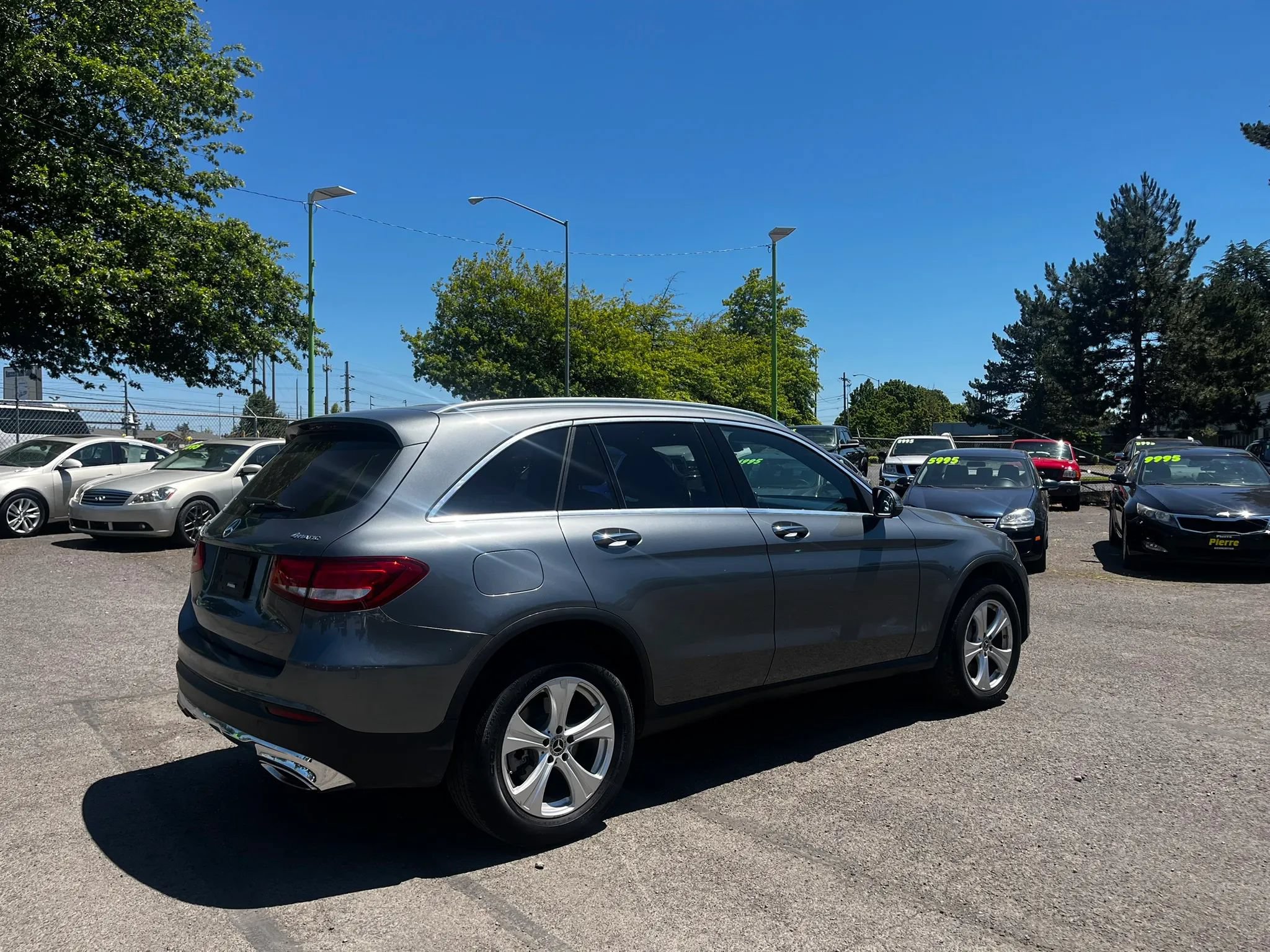 Used 2017 Mercedes-Benz GLC 300 4MATIC image 3