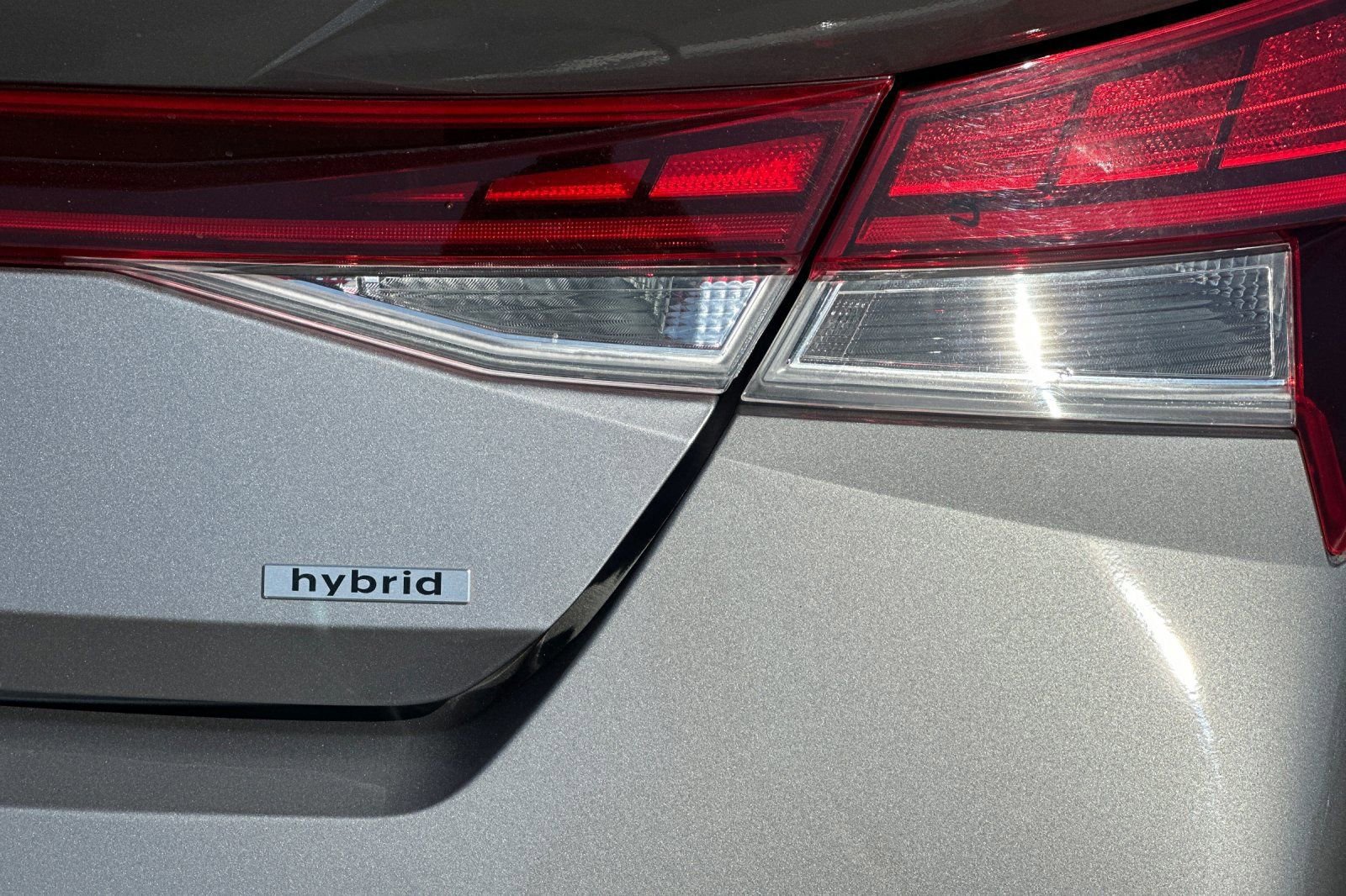 Used 2025 Hyundai Elantra Limited image 28