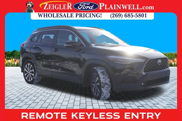 Used 2023 Toyota Corolla Cross XLE w/ Convenience Package image 4