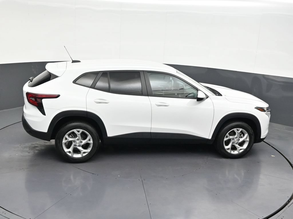 Used 2024 Chevrolet Trax LS w/ LS Convenience Package FWD image 20