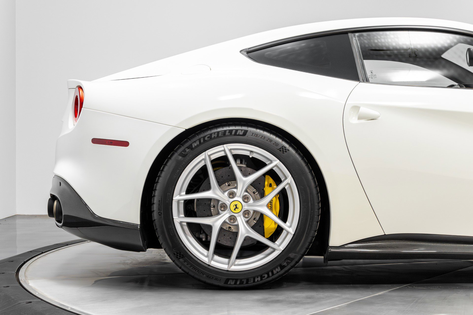 Used 2015 Ferrari F12 Berlinetta image 17